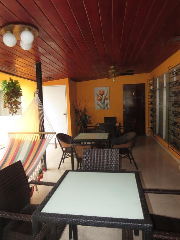 Hostal Cocos Inn Panama-Stad Buitenkant foto