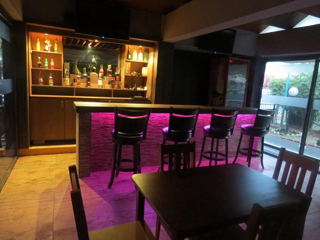 Hostal Cocos Inn Panama-Stad Buitenkant foto