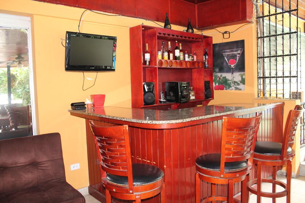 Hostal Cocos Inn Panama-Stad Buitenkant foto