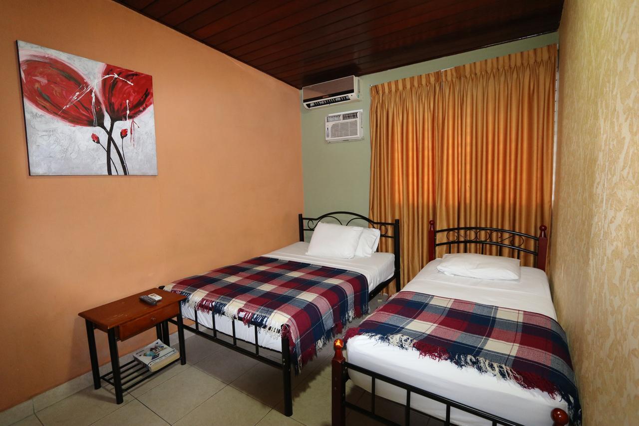 Hostal Cocos Inn Panama-Stad Buitenkant foto