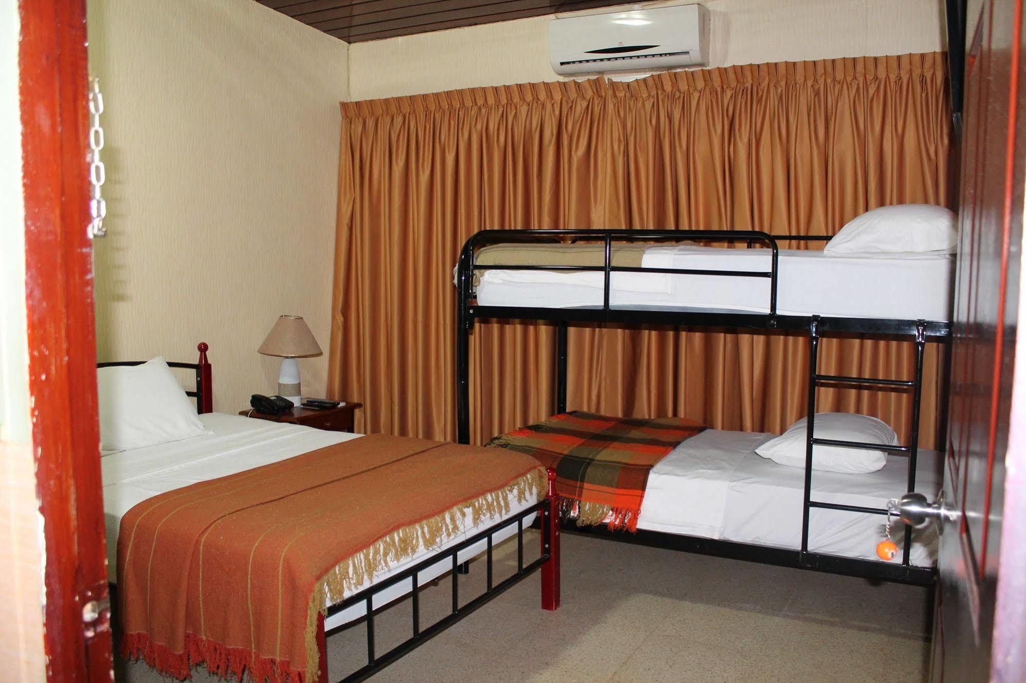 Hostal Cocos Inn Panama-Stad Buitenkant foto