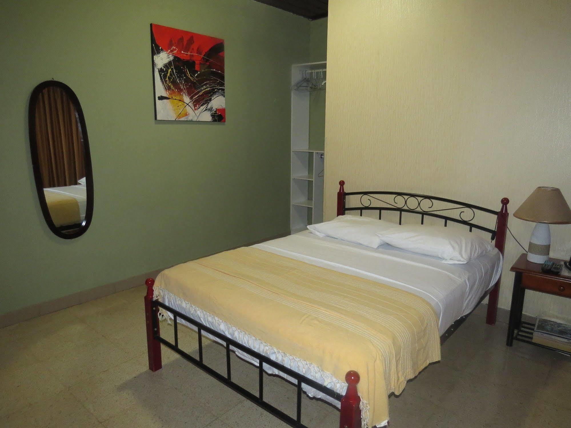 Hostal Cocos Inn Panama-Stad Buitenkant foto
