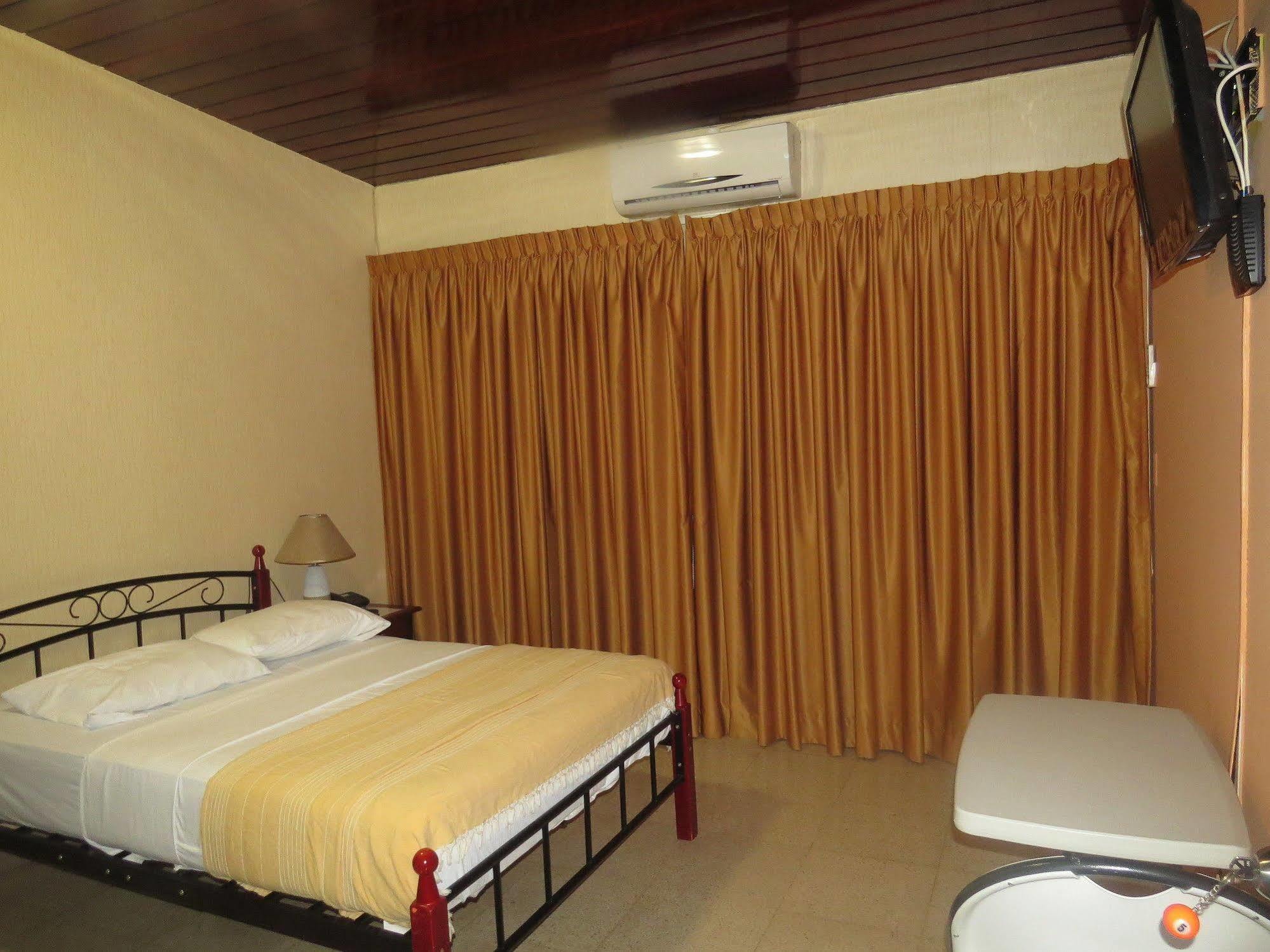 Hostal Cocos Inn Panama-Stad Buitenkant foto