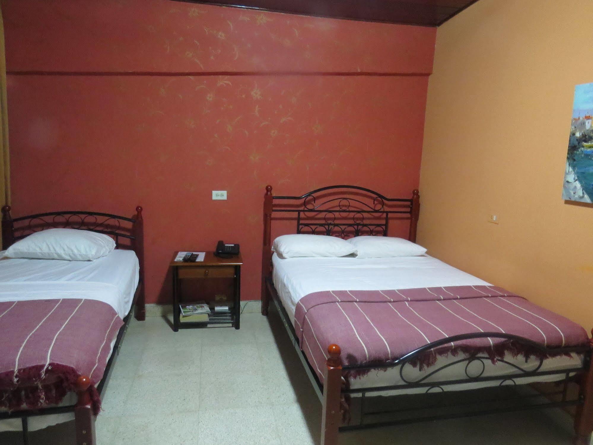 Hostal Cocos Inn Panama-Stad Buitenkant foto