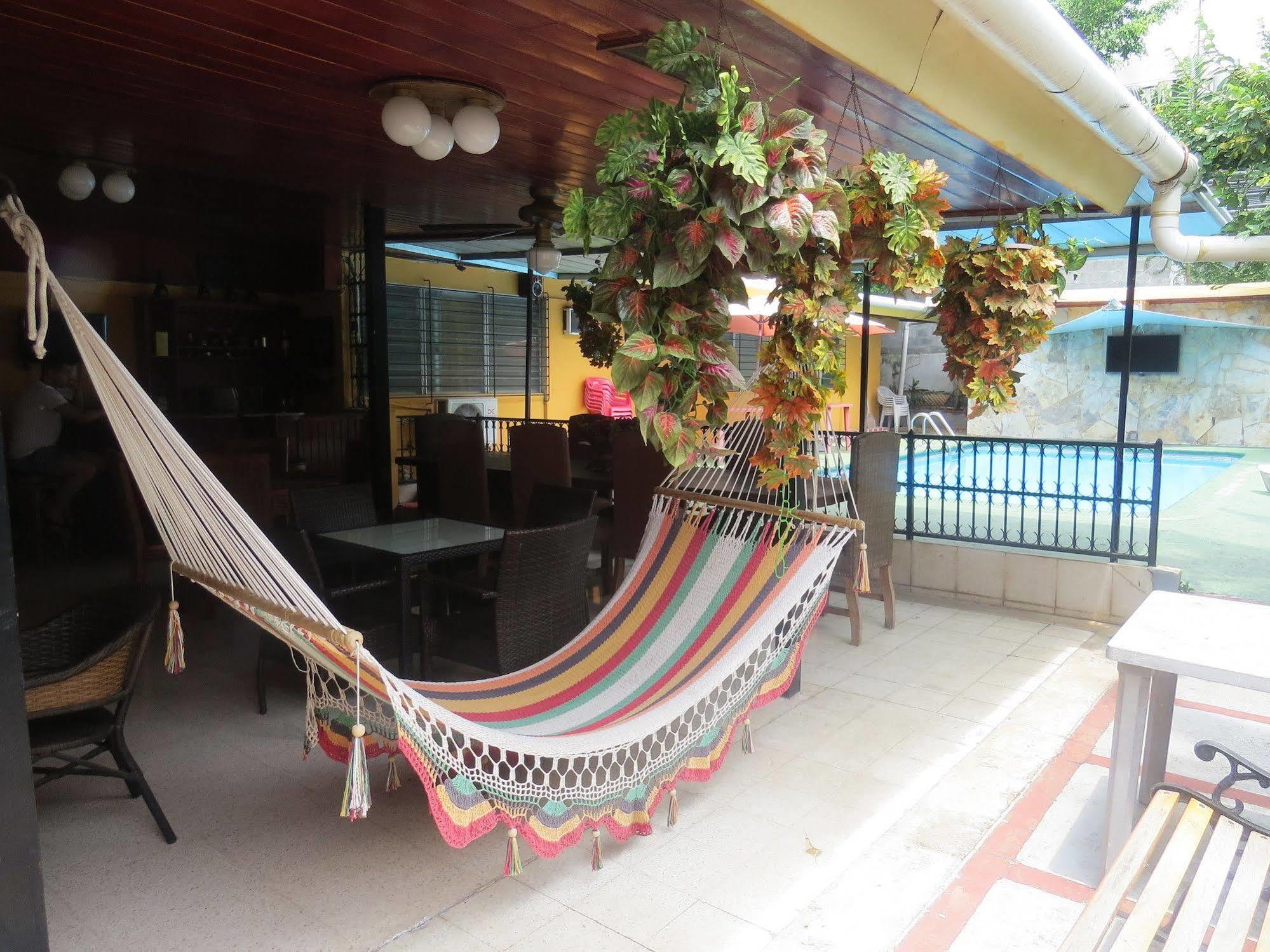 Hostal Cocos Inn Panama-Stad Buitenkant foto
