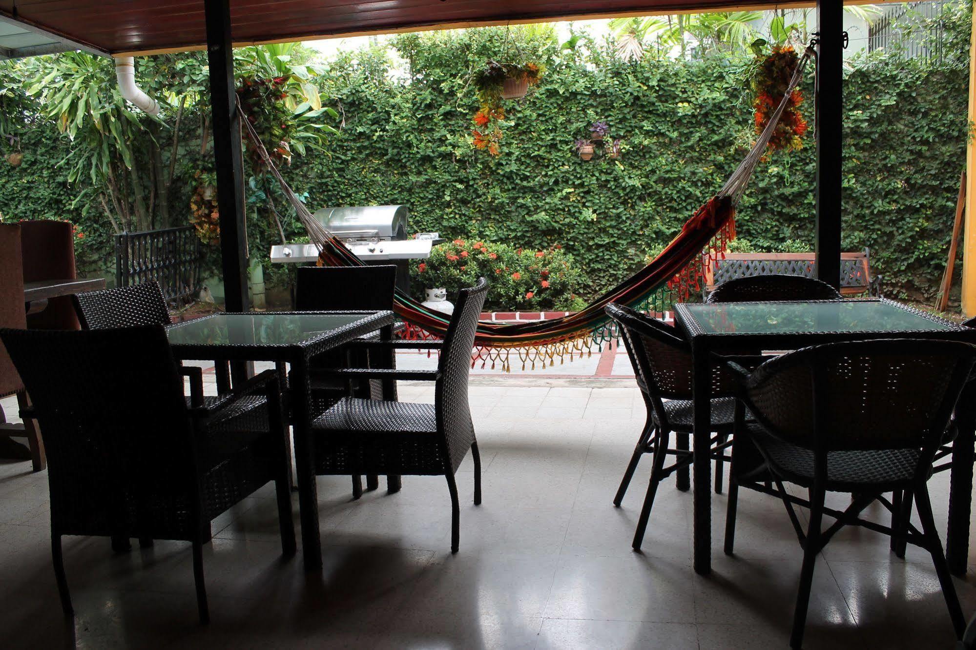 Hostal Cocos Inn Panama-Stad Buitenkant foto